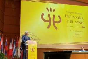 “Il vino è legato ad agricoltura e territorio. Il consumo intelligente va difeso con la scienza”