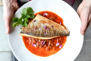Gli italiani mangiano sempre più pesce ma nel Belpaese la quantità del prodotto è in calo Gli italiani mangiano sempre più pesce ma nel Belpaese la quantità del prodotto è in calo
