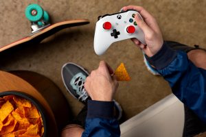 Joystick, tastiera e … spuntino: abitudini, cibi e drink preferiti dagli amanti dei videogames