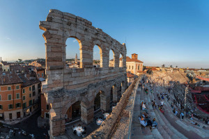 A cena all’Arena di Verona: preludio enogastronomico alle grandi opere della nuova stagione lirica