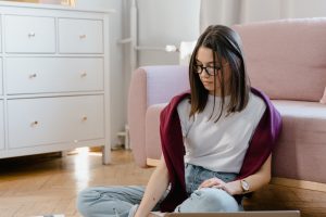 Bocciati caff&egrave; e noccioline, promossi latte e insalata: i consigli per la maturit&agrave; a tavola