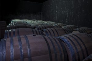 In Francia si parte con la distillazione delle eccedenze di vino rosso e rosato