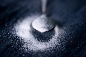 L’Oms potrebbe dichiarare l’aspartame, uno dei dolcificanti più diffusi, “possibile cancerogeno” 