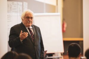 “La vocazione del territorio è una parola della quale, forse, il vino ha perso il vero significato” “La vocazione del territorio è una parola della quale, forse, il vino ha perso il vero significato”