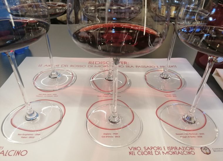 I calici in assaggio a Red Montalcino