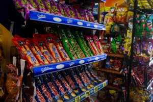 Tentazioni alla cassa: negli Usa il 70% dei prodotti all&rsquo;uscita dei supermercati &egrave; junk food