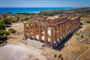 Il vino per Selinunte, con una limited edition (jeroboam) dello Chardonnay-icona di Planeta