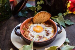 Il miglior abbinamento con il Nobile? L’Acquacotta, piatto-simbolo delle campagne toscane