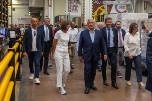 Antonio Tajani in visita al Gruppo Caviro: “siamo vicini alle imprese colpite dall’alluvione” 