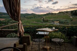 In Italia la vacanza è sempre più green e il wine & food traina il boom di turisti negli agriturismi In Italia la vacanza è sempre più green e il wine & food traina il boom di turisti negli agriturismi