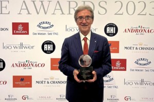 To Riccardo Cotarella, n. 1 of Italian oenologists, the “Wine Awards 2023” from “Der Feinschmecker” To Riccardo Cotarella, n. 1 of Italian oenologists, the “Wine Awards 2023” from “Der Feinschmecker”