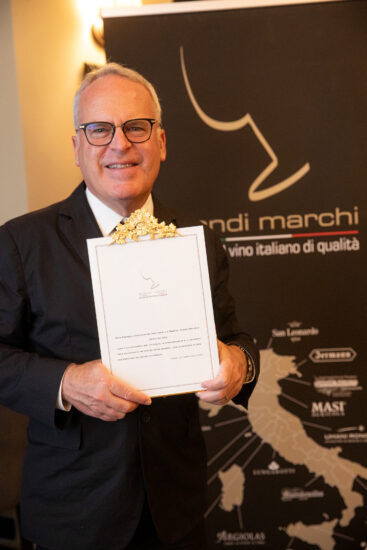Al wine critic mondiale James Suckling il “premio internazionale” dell’Istituto Grandi Marchi
