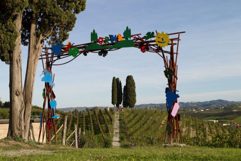 Ugo Nespolo “Maestro” di “Bere il Territorio” (ph: Art Park La Court-Michele Chiarlo)