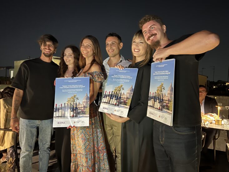 Tra vino e bellezza, il calendario in latino della Roma Doc