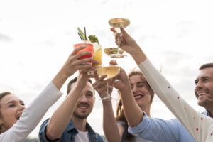 Ci vediamo all’aperitivo: sono 850 milioni quelli serviti in Italia nell’ultimo anno