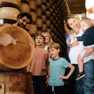 Parmigiano Reggiano, nel 2025 crescono produzione, export e giro d&rsquo;affari (+23,8%)