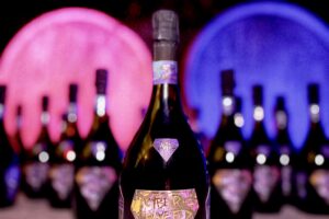 Nasce la Cyber Cuvée, primo Champagne con l’etichetta disegnata dall’Intelligenza Artificiale
