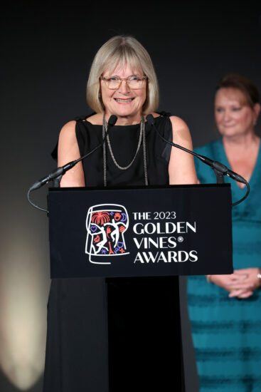 Jancis Robinson riceve l’“Hall of Fame Award“ ai Golden Vines 2023 (Photo by Marc Piasecki/Getty Images for Liquid Icons)