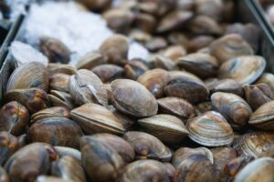 Caro-vongole per Natale, +60% per colpa del granchio blu. Si temono effetti speculativi&nbsp;