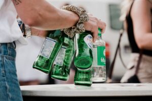 Uk, il 21% dei giovani non beve alcol, ma tra gli altri gli eccessi sono troppo spesso la norma