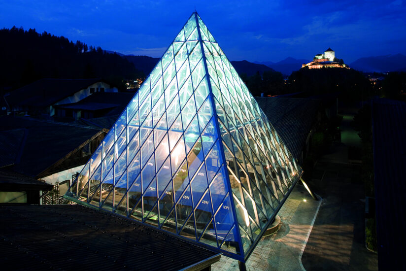 La piramide di vetro di Riedel a Kufstein