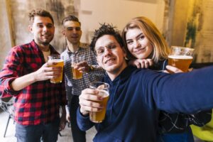 Condivisione, leggerezza, ma non solo: per 9 italiani su 10 la birra &egrave; sinonimo di inclusione