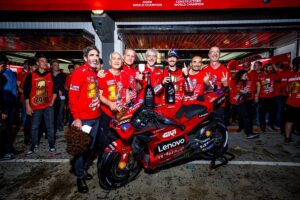 Bollicine & sport che passione … nel brindisi di Pecco Bagnaia con il Franciacorta Contadi Castaldi Bollicine & sport che passione … nel brindisi di Pecco Bagnaia con il Franciacorta Contadi Castaldi