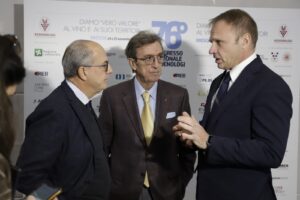 Il vino di qualità affronta la sua era più critica. Ma la supererà, con il lavoro di tutti