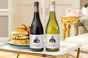 Il pairing perfetto per hamburger, patatine & Co: Pernod Ricard Uk lancia i vini “Greasy Fingers”