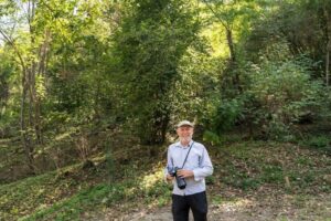 Steve McCurry, i suoi ritratti dei tartufai con i loro cani nel nuovo Museo del Tartufo di Alba