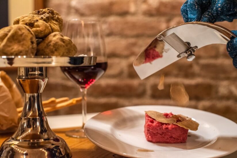 Ad Alba il Barolo sposa il tartufo bianco e celebra un “gemellaggio” con i vini della California
