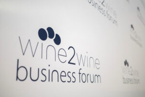 Trend, mercati, curiosità ed i produttori di “Opera Wine 2024” by “Wine Spectator”: è “wine2wine”