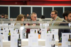 Private label, packaging alternativi, vini no e low alcol e sostenibilità spingono i vini sfusi