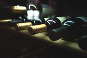 Le difficoltà del mercato del vino nel 2023 e le prospettive del 2024, secondo WineMonitor