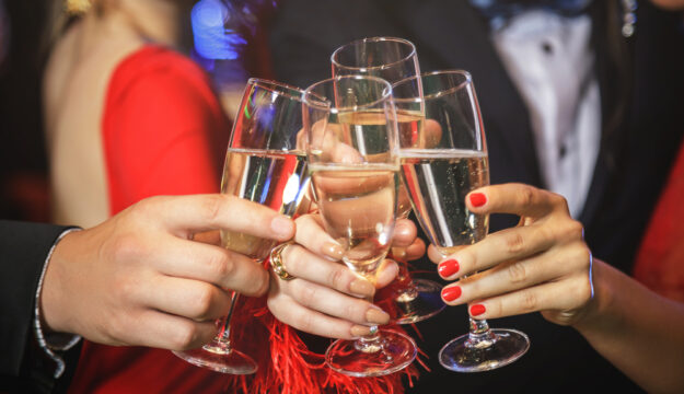 Spumante e Champagne per le feste: prezzi 2025 in lieve aumento (+2,81% sul 2024)