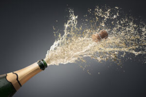 Champagne, la capsula sulle bottiglie resterà obbligatoria: è parte della sua immagine