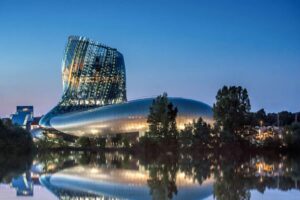 La Cité du Vin ha accolto 385.000 visitatori nel 2023, la maggior parte sono stranieri