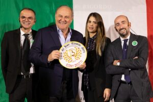 “Buon Ricordo”: sono 112 i ristoranti custodi della tradizione. A Gerry Scotti il “Piatto d’Oro” “Buon Ricordo”: sono 112 i ristoranti custodi della tradizione. A Gerry Scotti il “Piatto d’Oro”
