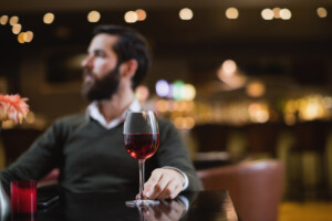 Fine wine, 2023 anno nero. L’Italia si difende, ma è comunque in negativo. Ed il 2024 sarà peggiore