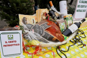 Nell’indecisione vince sempre il “regalo utile”: boom di cesti enogastronomici per Natale