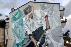 I murales con i contadini di Atterrop e Yash che rafforzano il legame tra il cibo e l&rsquo;arte di strada