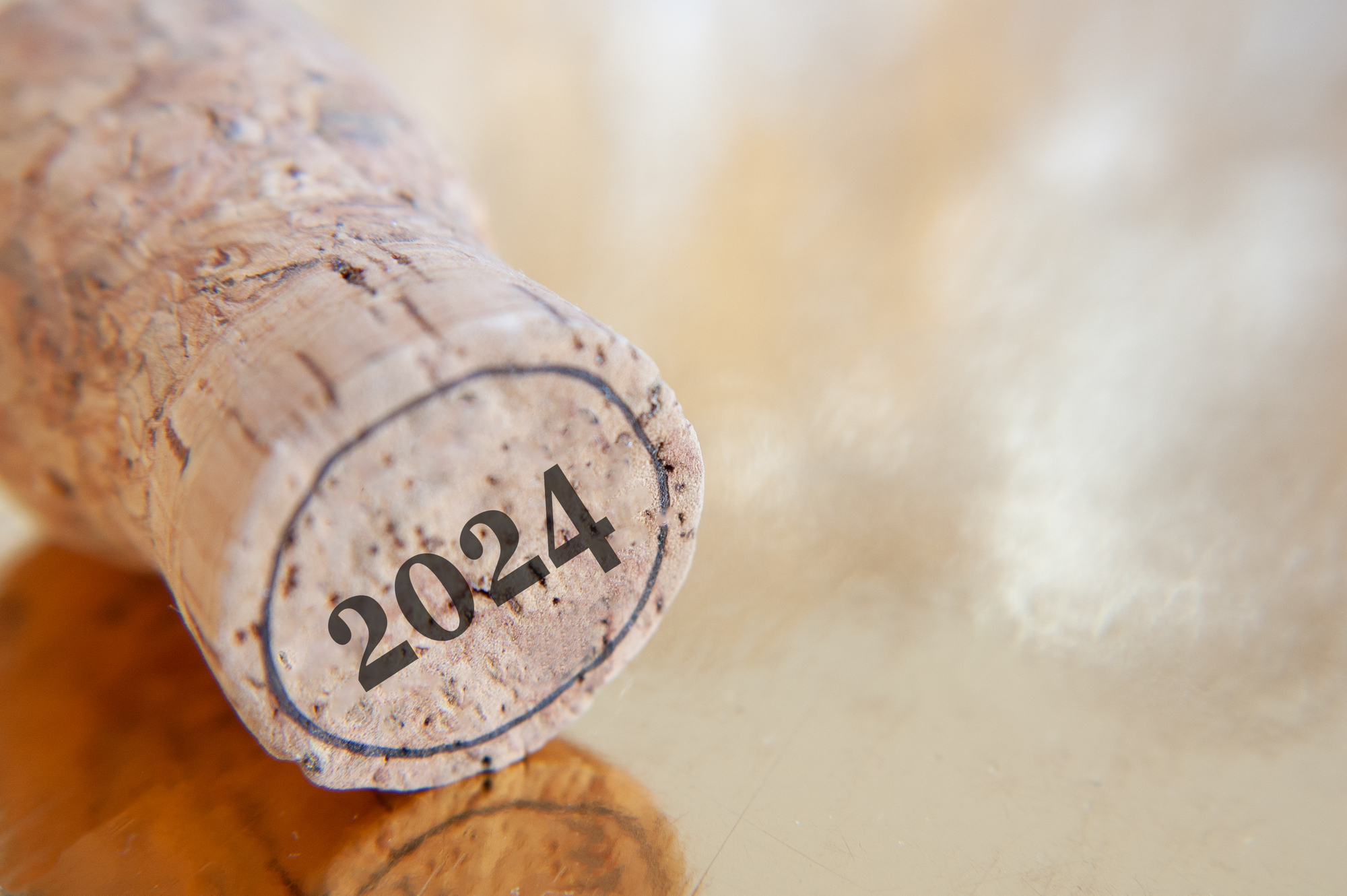Via all'obbligo del tappo a fungo e nuovi formati per le bottiglie: come  cambia il vino Uk nel 2024 - WineNews