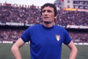 Addio alla leggenda Gigi Riva, gli è stato dedicato anche un vino, il “Rombo di Tuono”