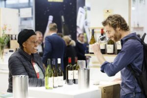 ProWein “Business Report” 2023, caro prezzi e calo dei consumi preoccupano il vino anche nel 2024