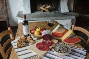 Non solo sport, la passione degli italiani per la montagna cresce anche grazie all’enogastronomia