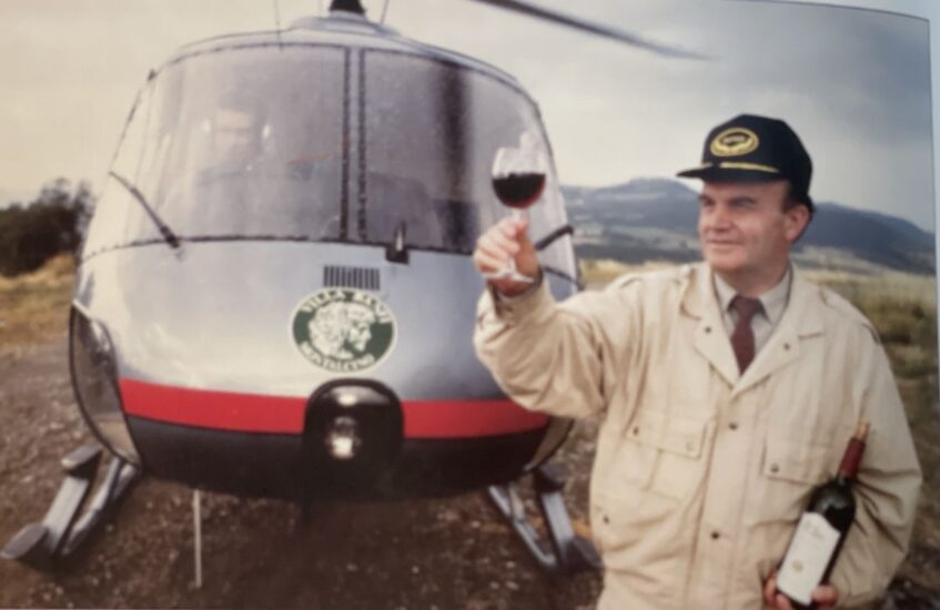 Ezio Rivella con il suo elicottero a Banfi a Montalcino 