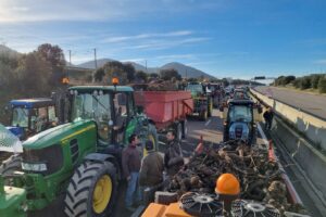Agricoltura in rivolta in Europa. E in Francia si uniscono alla protesta i viticoltori della Gironda