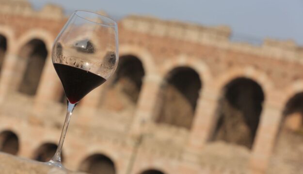 Il vino italiano si presenta nelle pi&ugrave; belle citt&agrave; d&rsquo;arte: al via &ldquo;Amarone Opera Prima&rdquo; a Verona