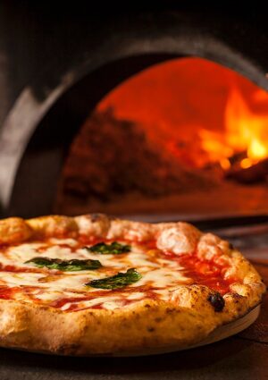 TasteAtlas, la citt&agrave; dove si mangia meglio al mondo? Napoli, seguita da Milano e Bologna