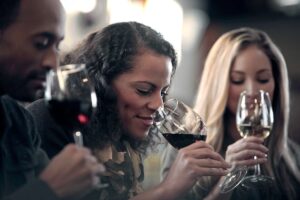 Inflazione, vendite di vino, alcolici ed entrate in calo: i dazi in Gran Bretagna fanno discutere